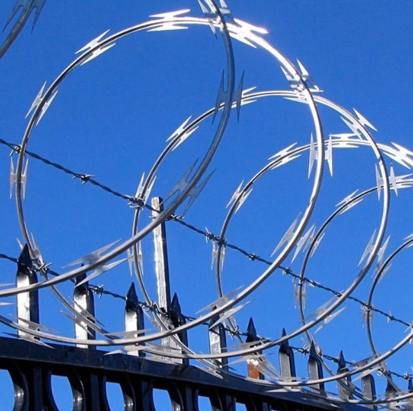 Alambre de púas galvanizado - DIPAC